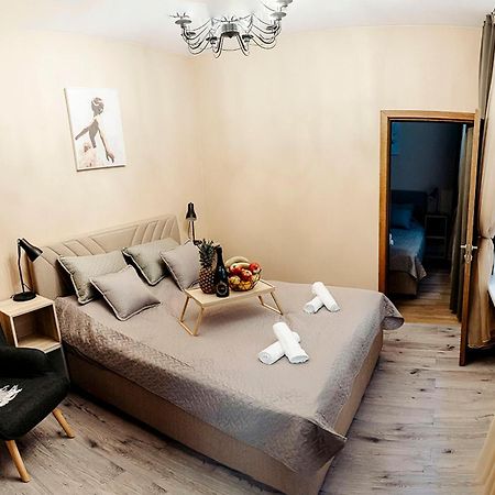 Riga Central Apartments - Skolas Str. Parking Nearby Exteriör bild